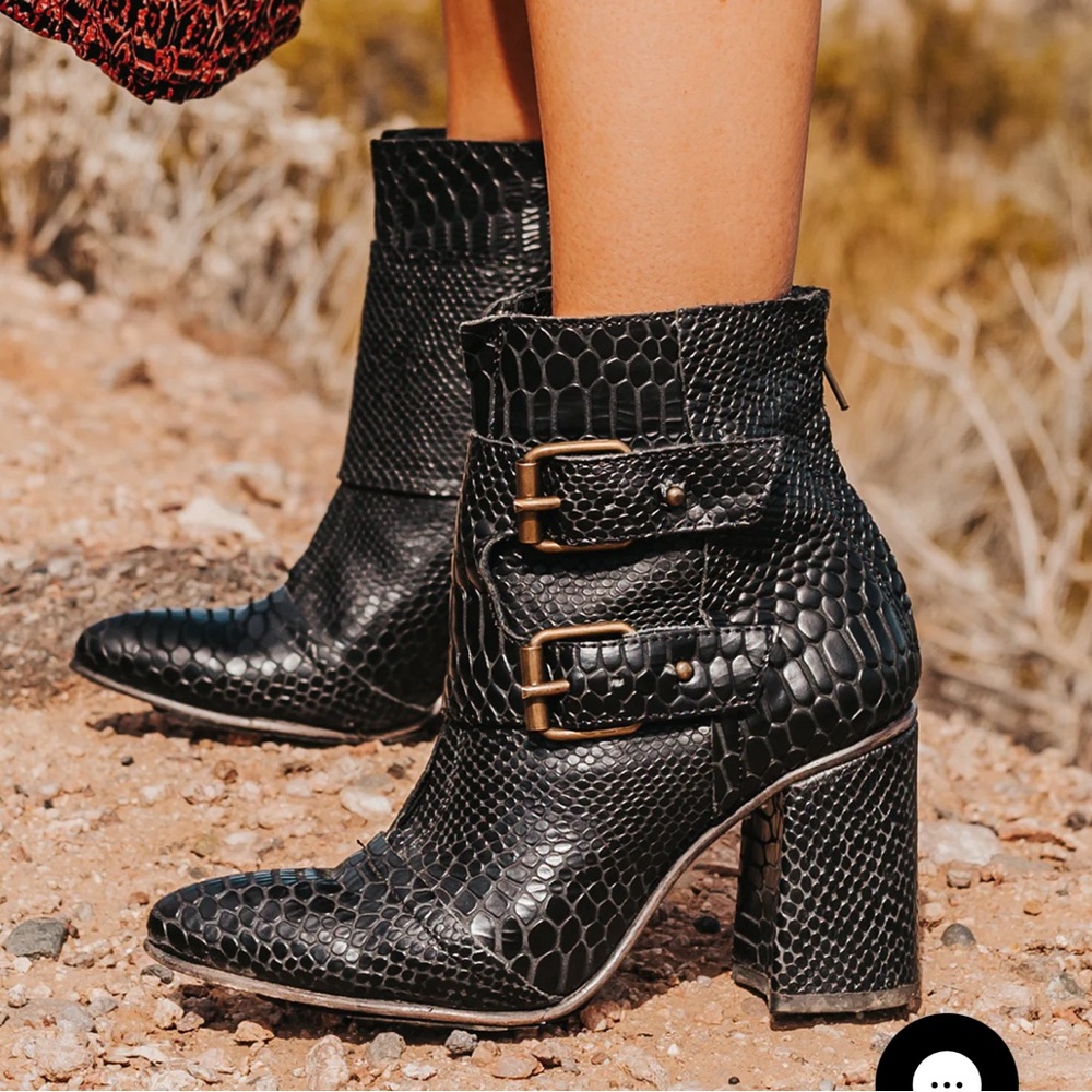 Freebird Joey Python texture Boots